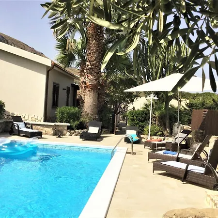 Villa Stunning In Contrada Sarmuci With Pool