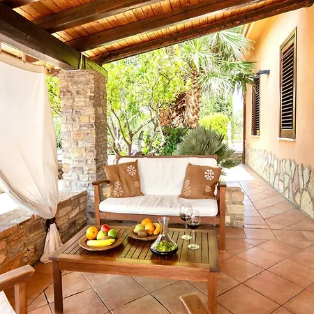 Stunning In Contrada Sarmuci With Pool Castellammare del Golfo